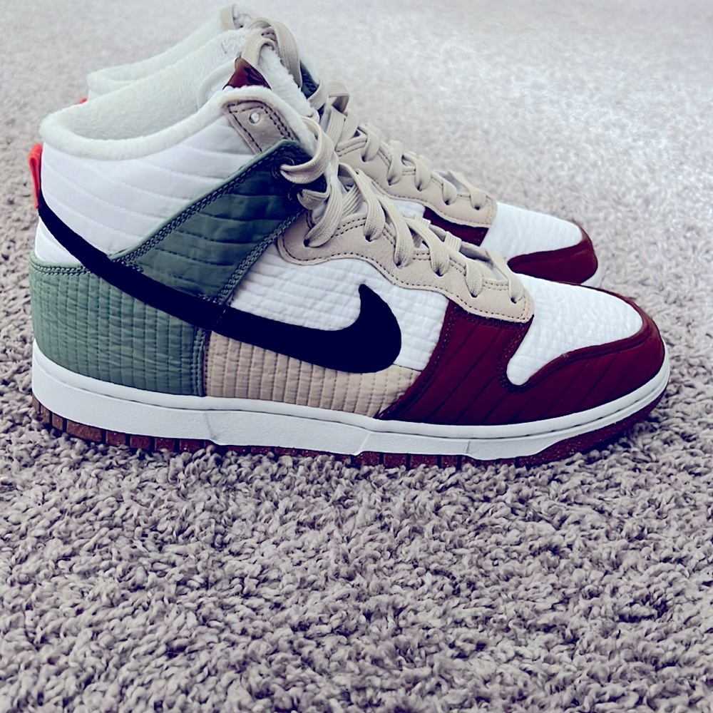Women Nike Dunks size 10.5 (Used)